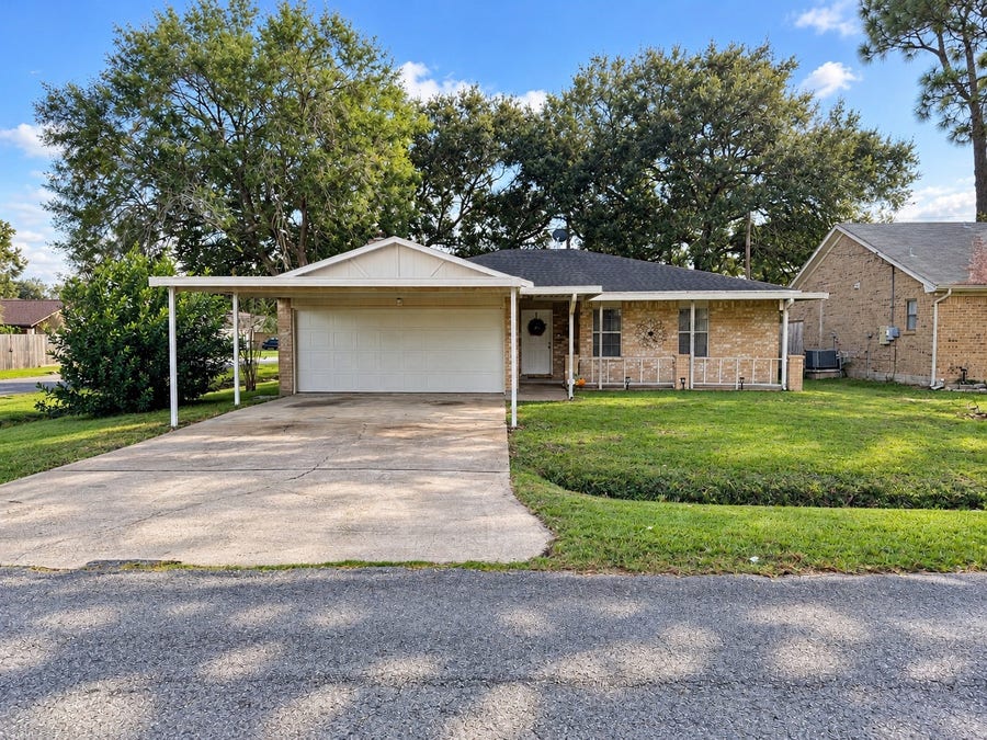 Property photo for 3130 Balzar Drive, Dickinson, TX