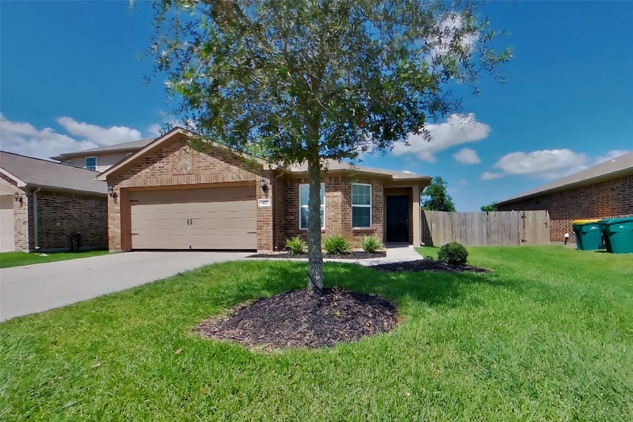 Property photo for 417 Palomino Stand Drive, La Marque, TX