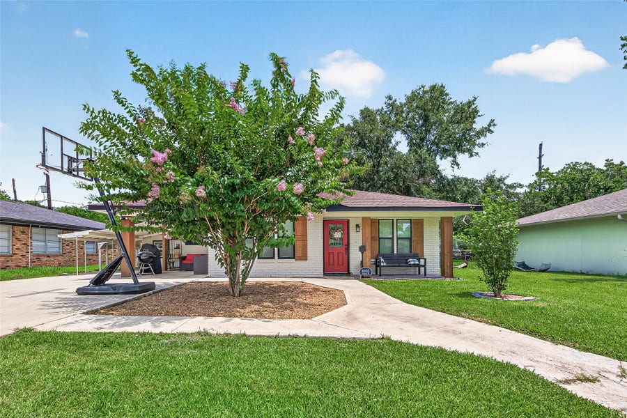 Property photo for 1005 Avenue D, Rosenberg, TX