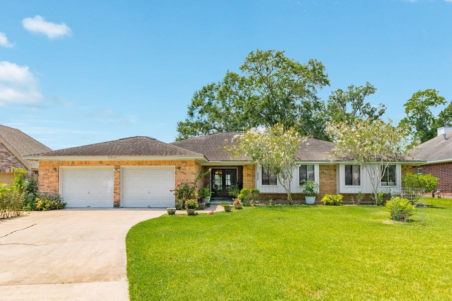 Property photo for 2320 Shalmar Drive, West Columbia, TX