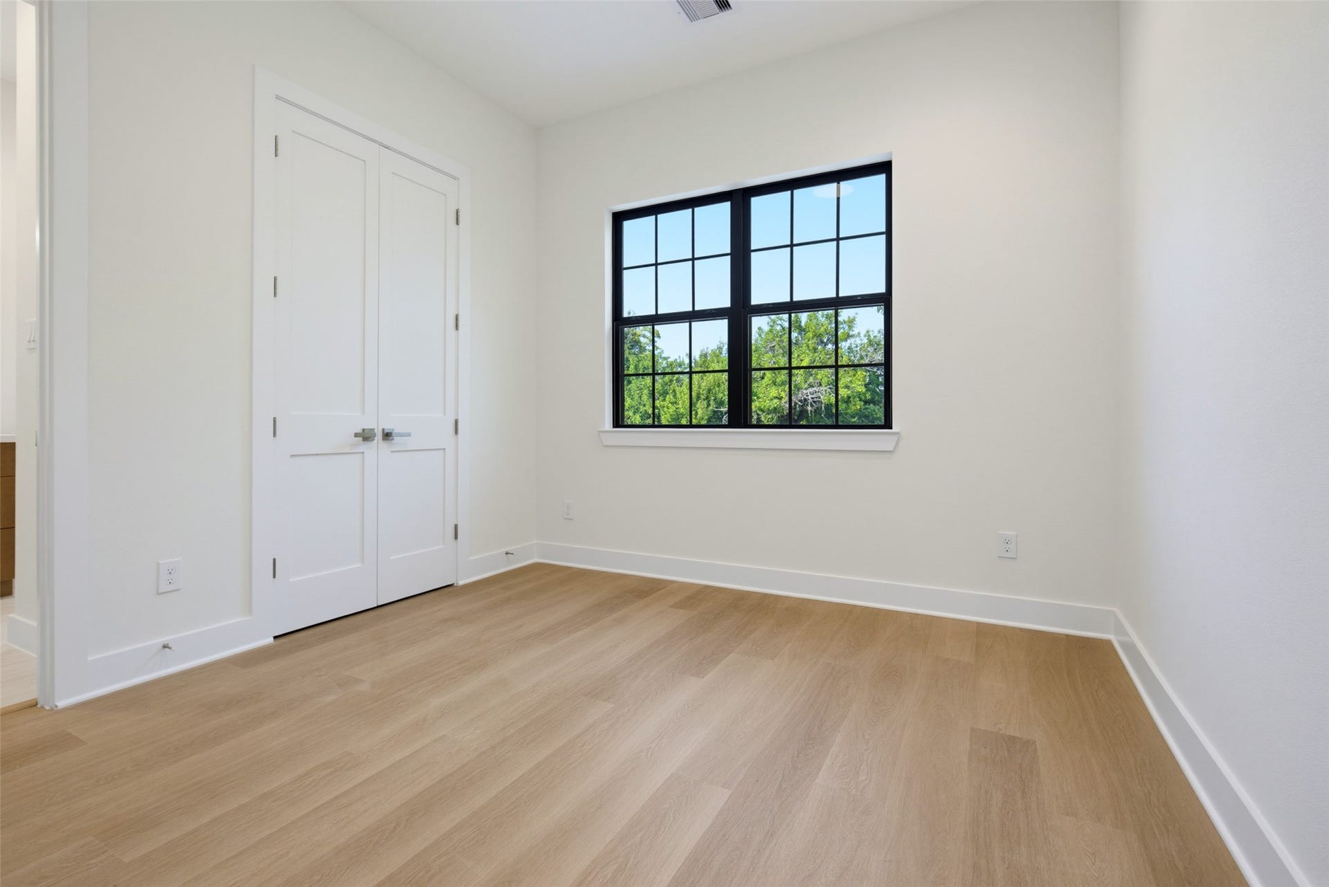 1820 Wycliffe, Houston, TX 77043 Secondary bedroom