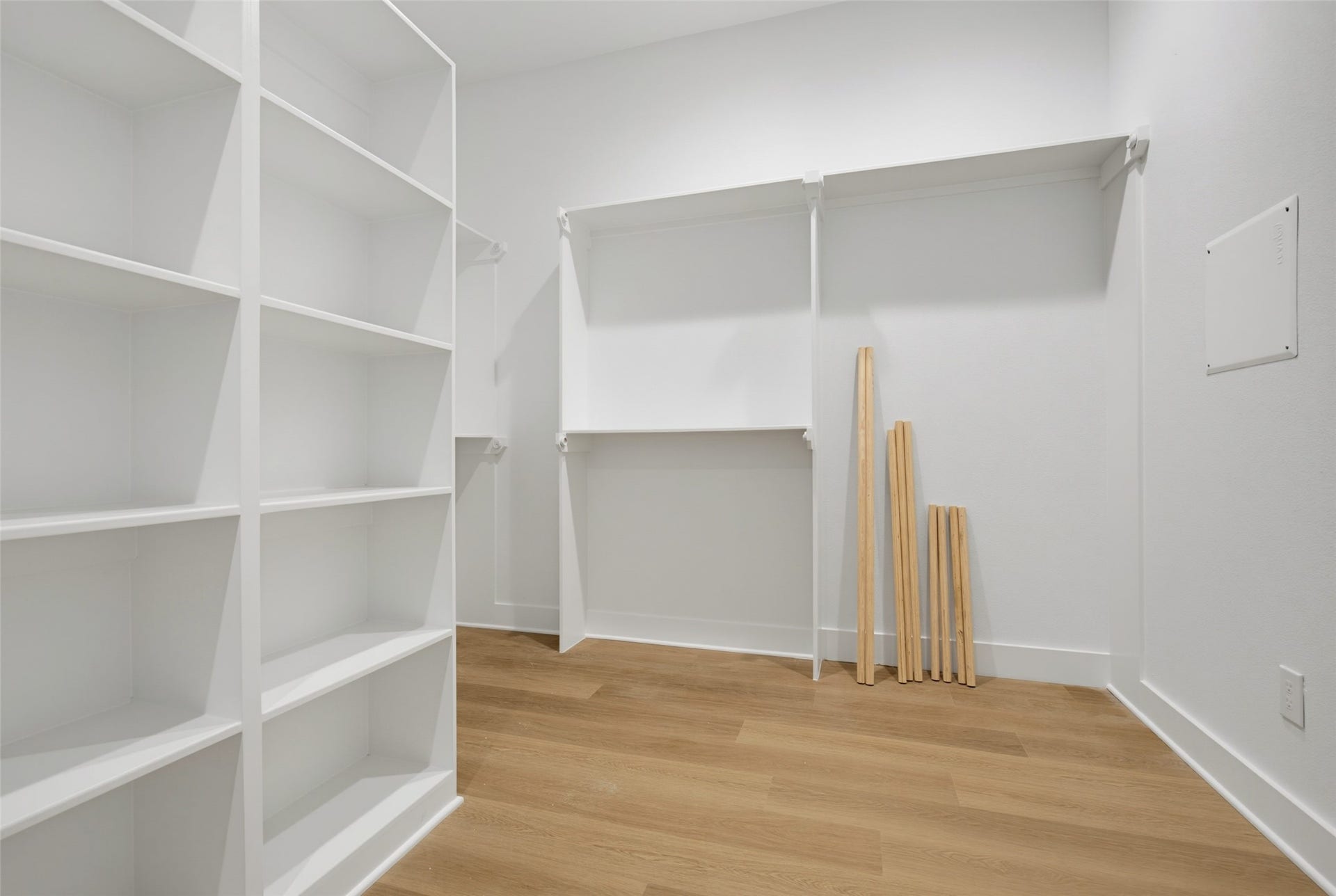 1820 Wycliffe, Houston, TX 77043 Primary closet