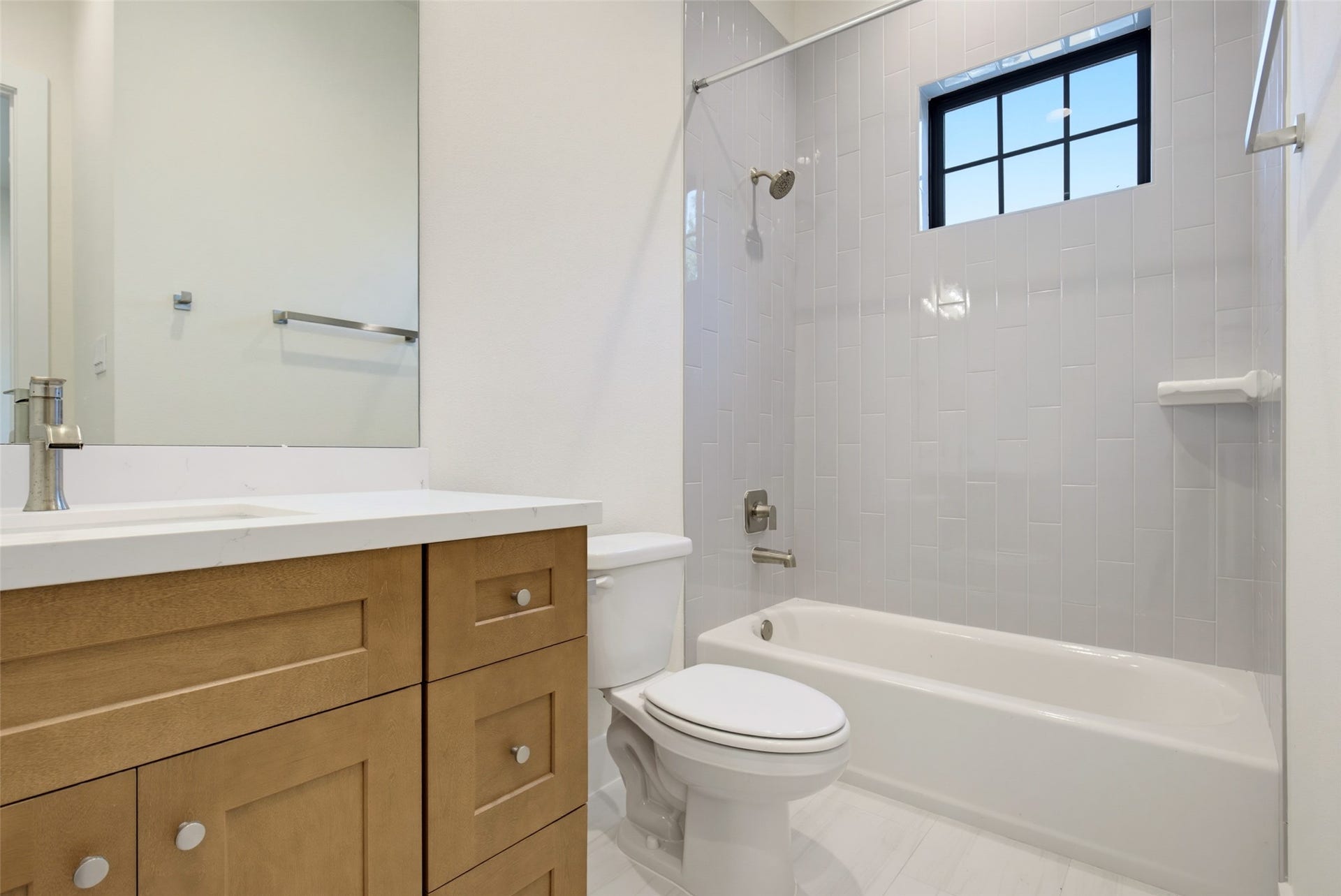 1820 Wycliffe, Houston, TX 77043 Bathroom on second floor