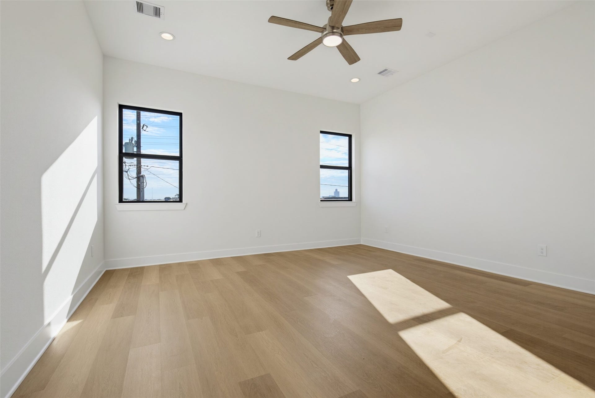 1820 Wycliffe, Houston, TX 77043 Primary bedroom