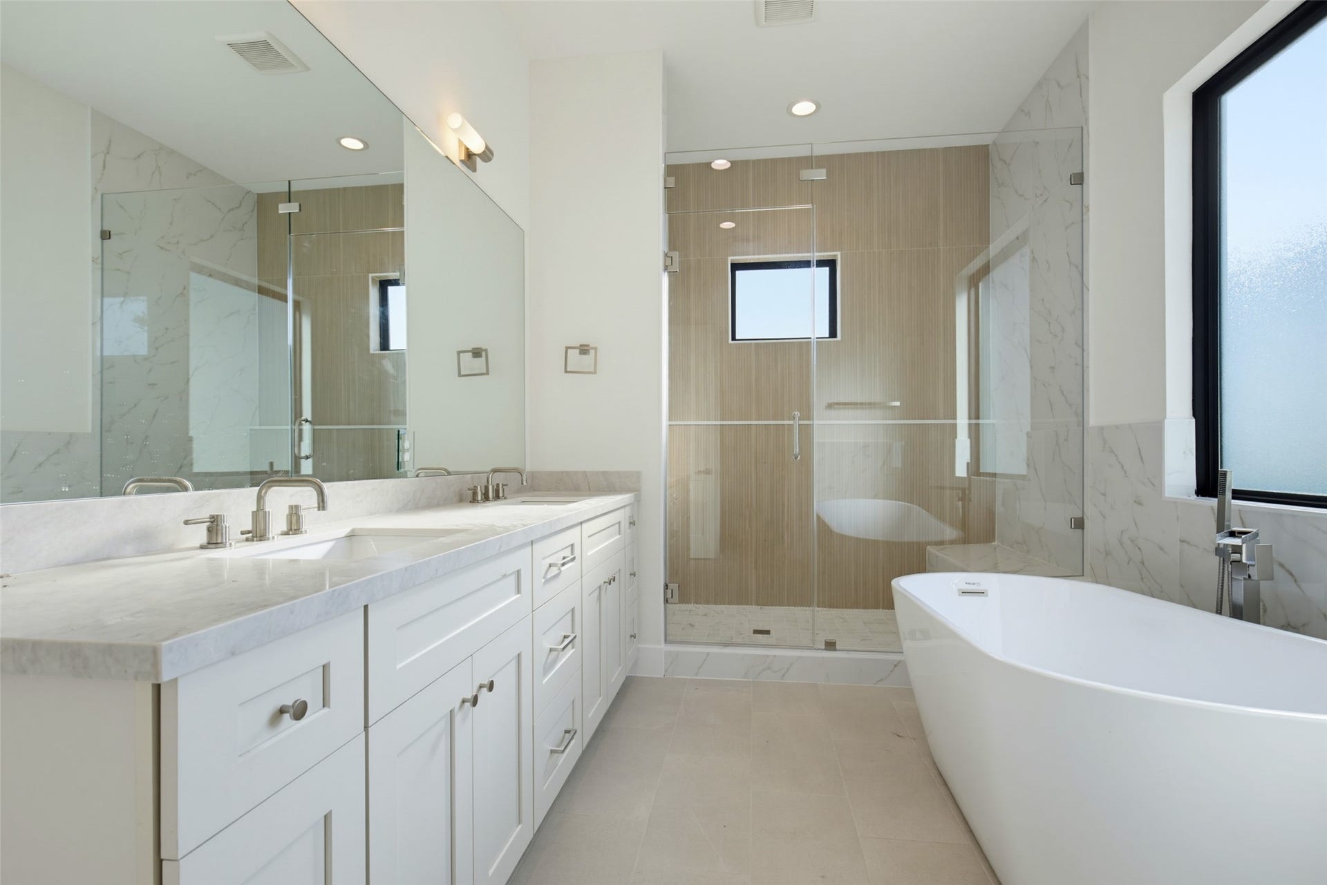 1820 Wycliffe, Houston, TX 77043 Primary bath