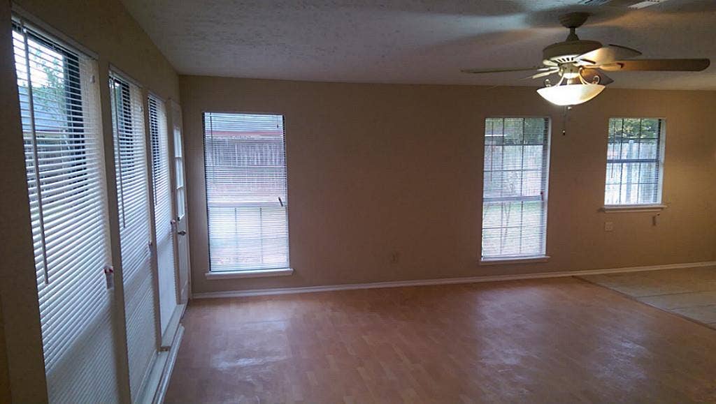 2107 Heritage Colony Drive, Friendswood, TX 77546 2107 Heritage Colony Drive, Friendswood, TX 77546