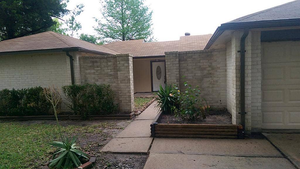 2107 Heritage Colony Drive, Friendswood, TX 77546 2107 Heritage Colony Drive, Friendswood, TX 77546