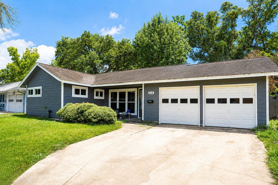 Property photo for 316 Carnation Street, Lake Jackson, TX