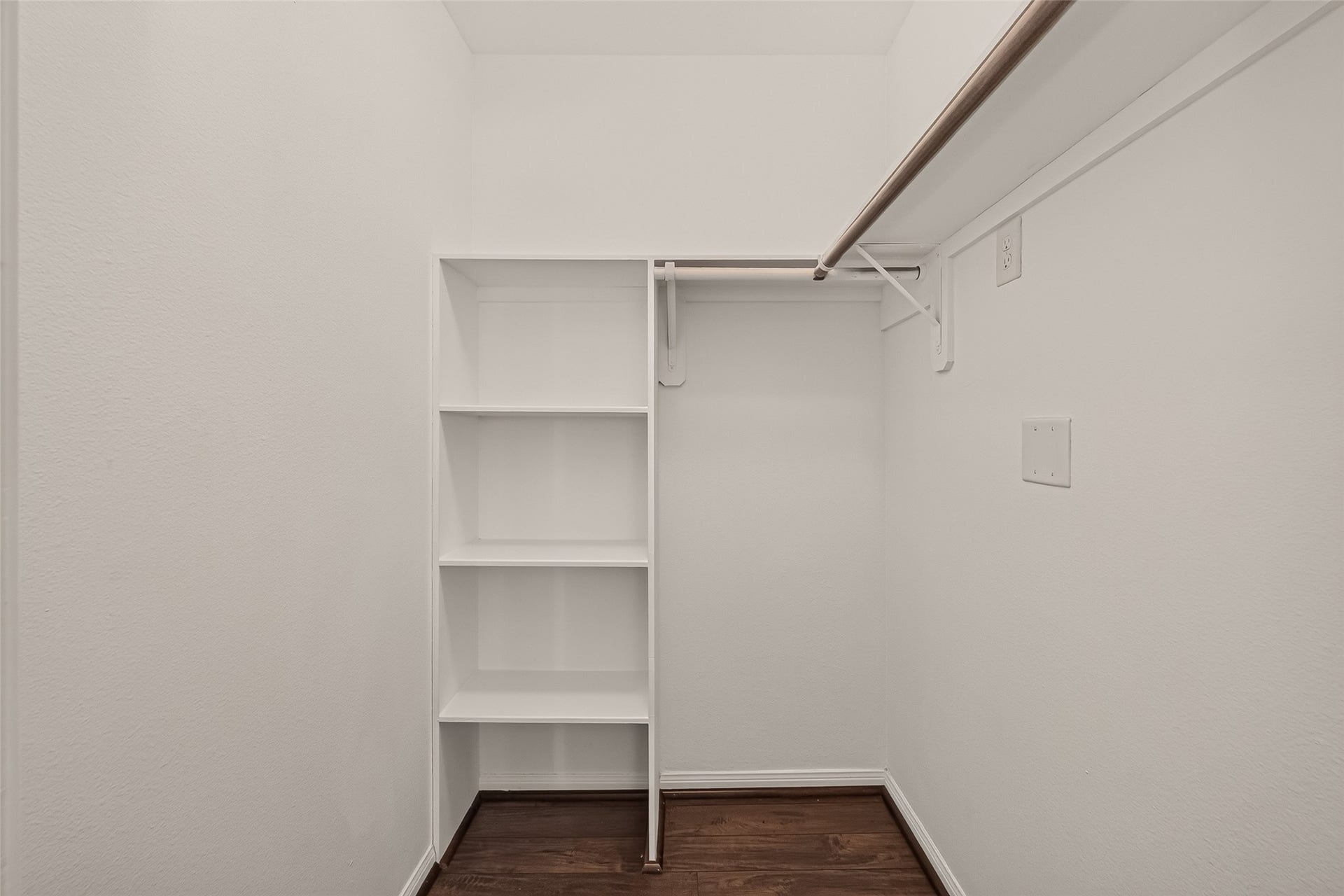 5343 Richmond Avenue, #4, Houston, TX 77056 Spacious walk-in closet featuring built-in shelving and ample hanging space, complemented by a clean, modern design.