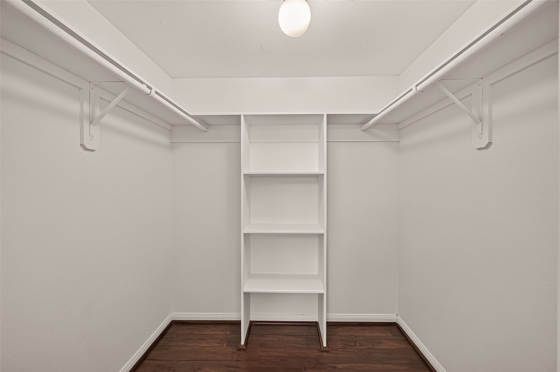 5343 Richmond Avenue, #4, Houston, TX 77056 Spacious walk-in closet featuring dual hanging rods and built-in shelving for optimal organization.