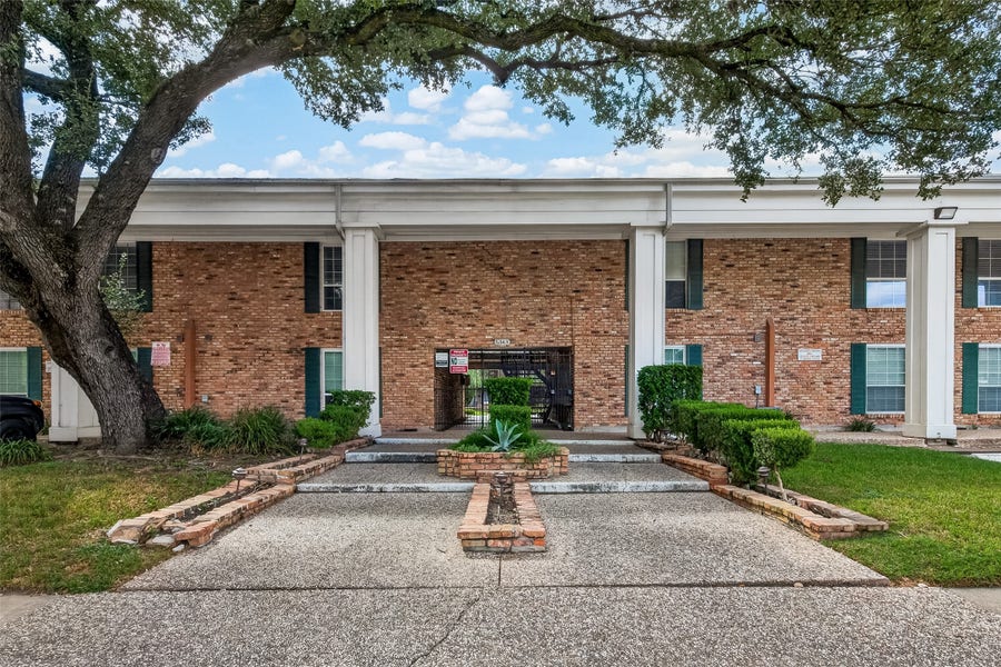 Property photo for 5343 Richmond Avenue, #4, Houston, TX