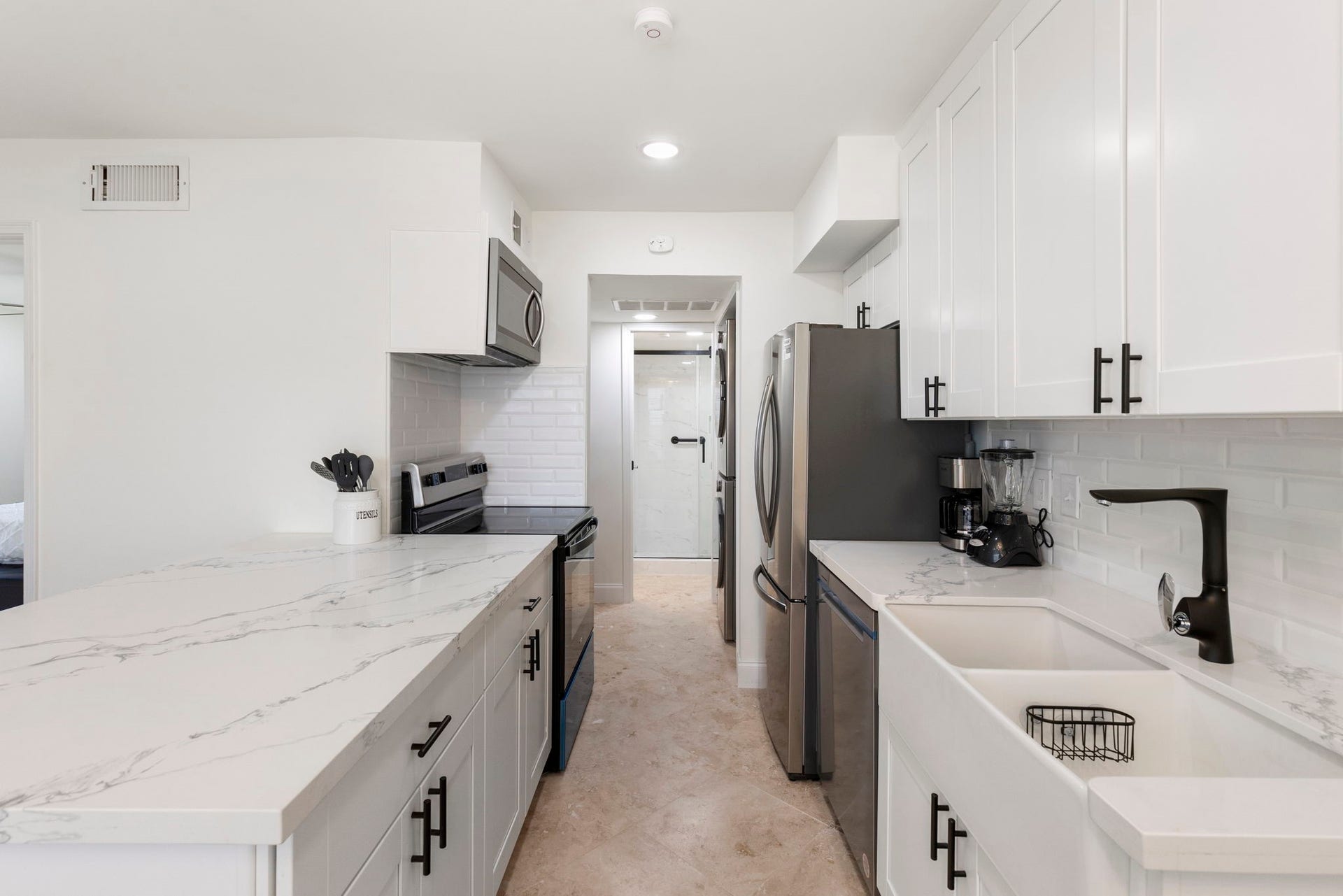 2750 Holly Hall Street, #1111, Houston, TX 77054 Look at this beautifully remodeled kitchen with new cabinets, new appliances, new hardware and new countertops.