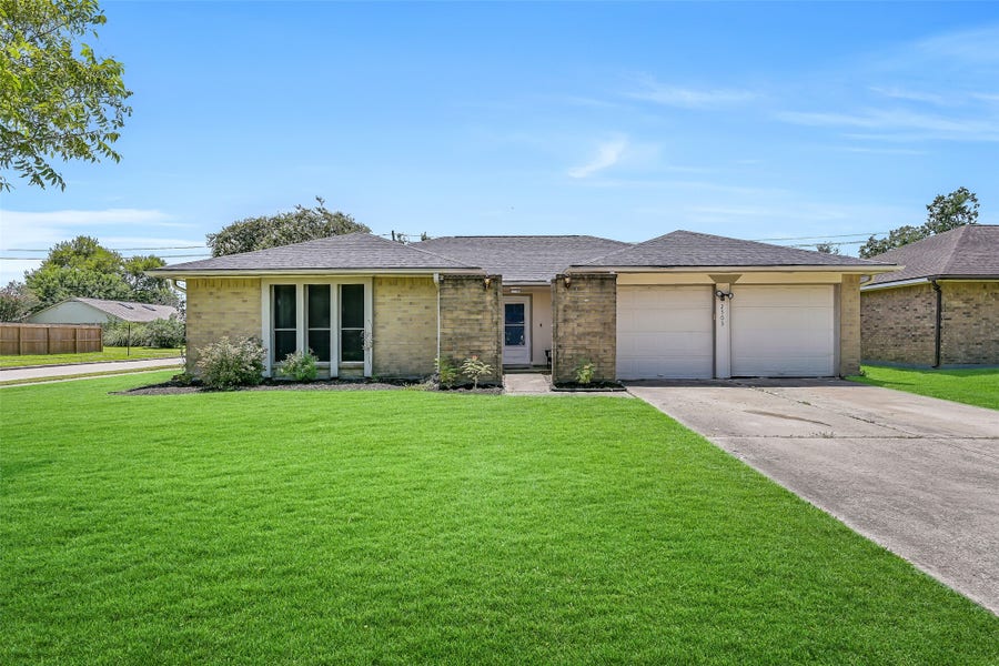 Property photo for 2503 Bisontine Street, Friendswood, TX