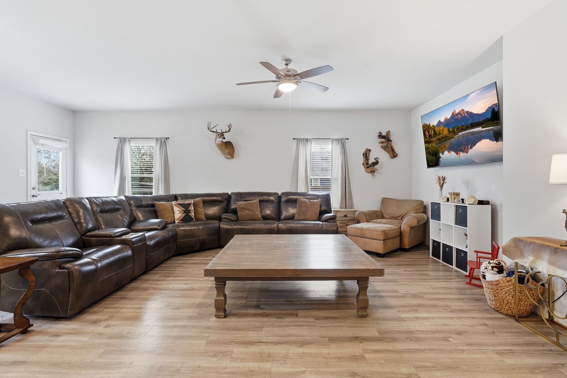 26582 Armadillo Drive, Hempstead, TX 77445 Large open living area