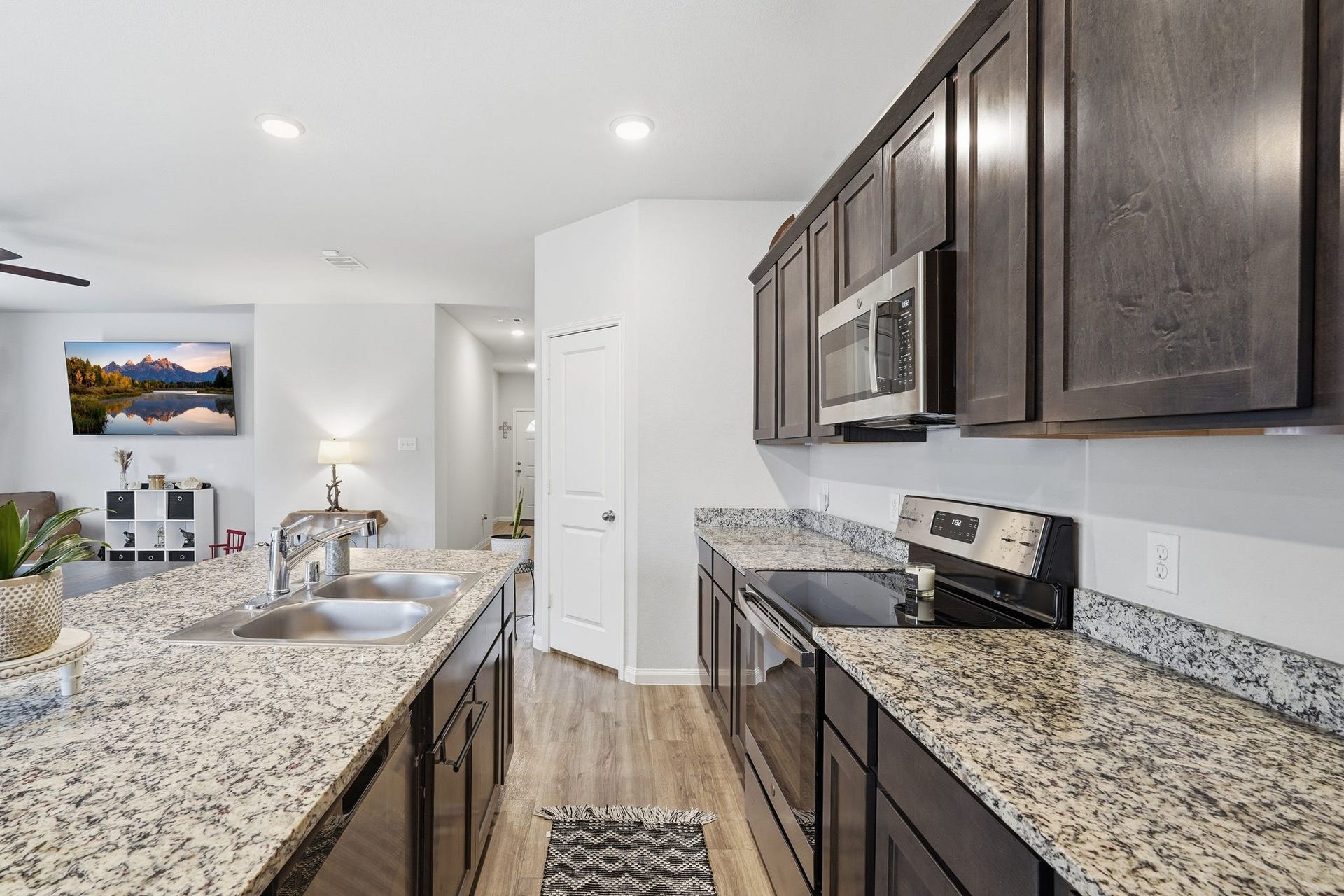 26582 Armadillo Drive, Hempstead, TX 77445 Plenty of counter space and a large pantry