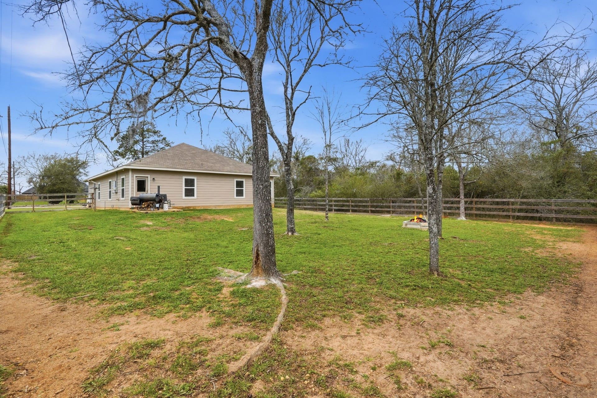 26582 Armadillo Drive, Hempstead, TX 77445 Plenty of room to add a pool or store your toys