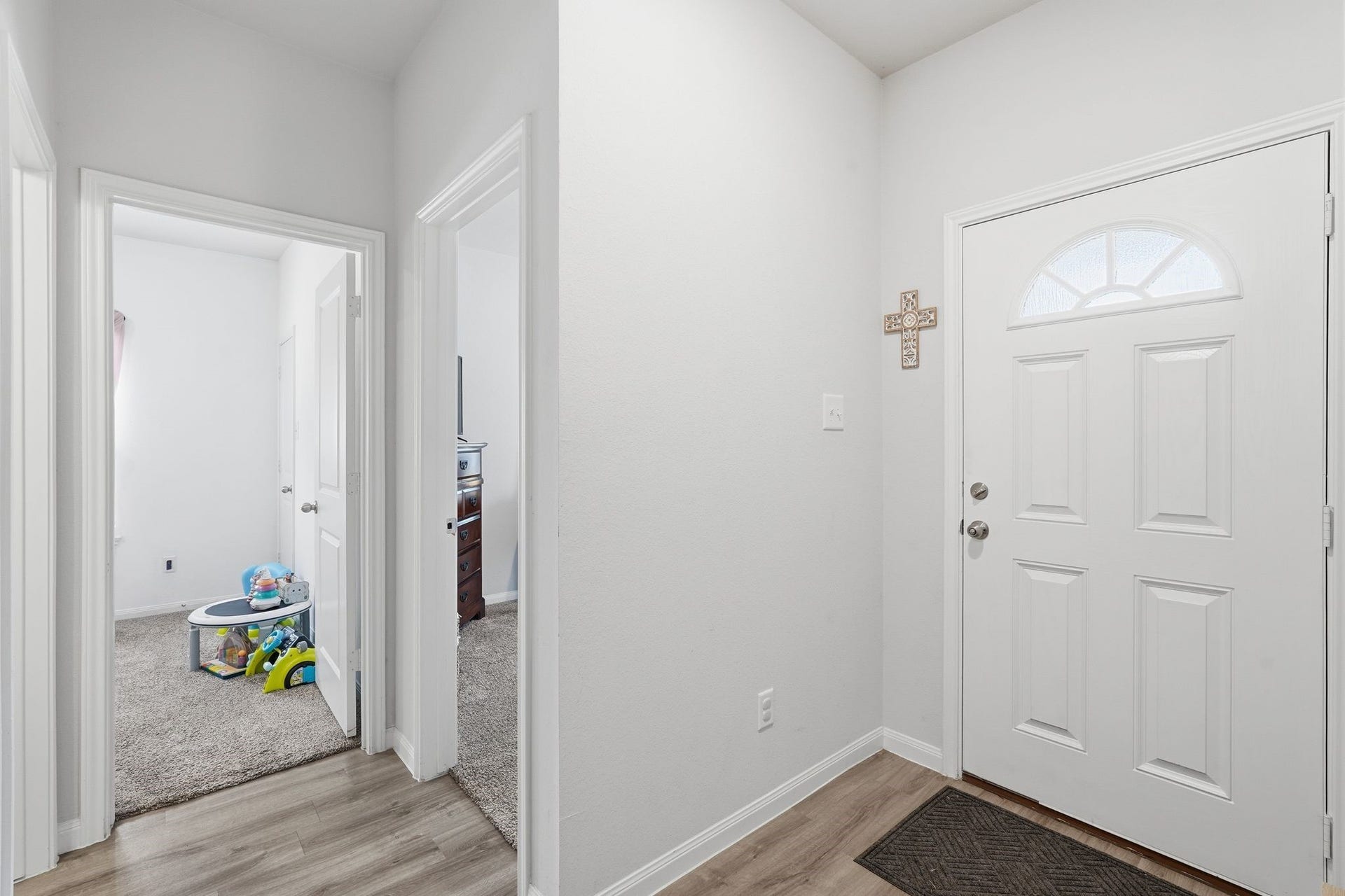 26582 Armadillo Drive, Hempstead, TX 77445 Entryway leading to secondary bedrooms