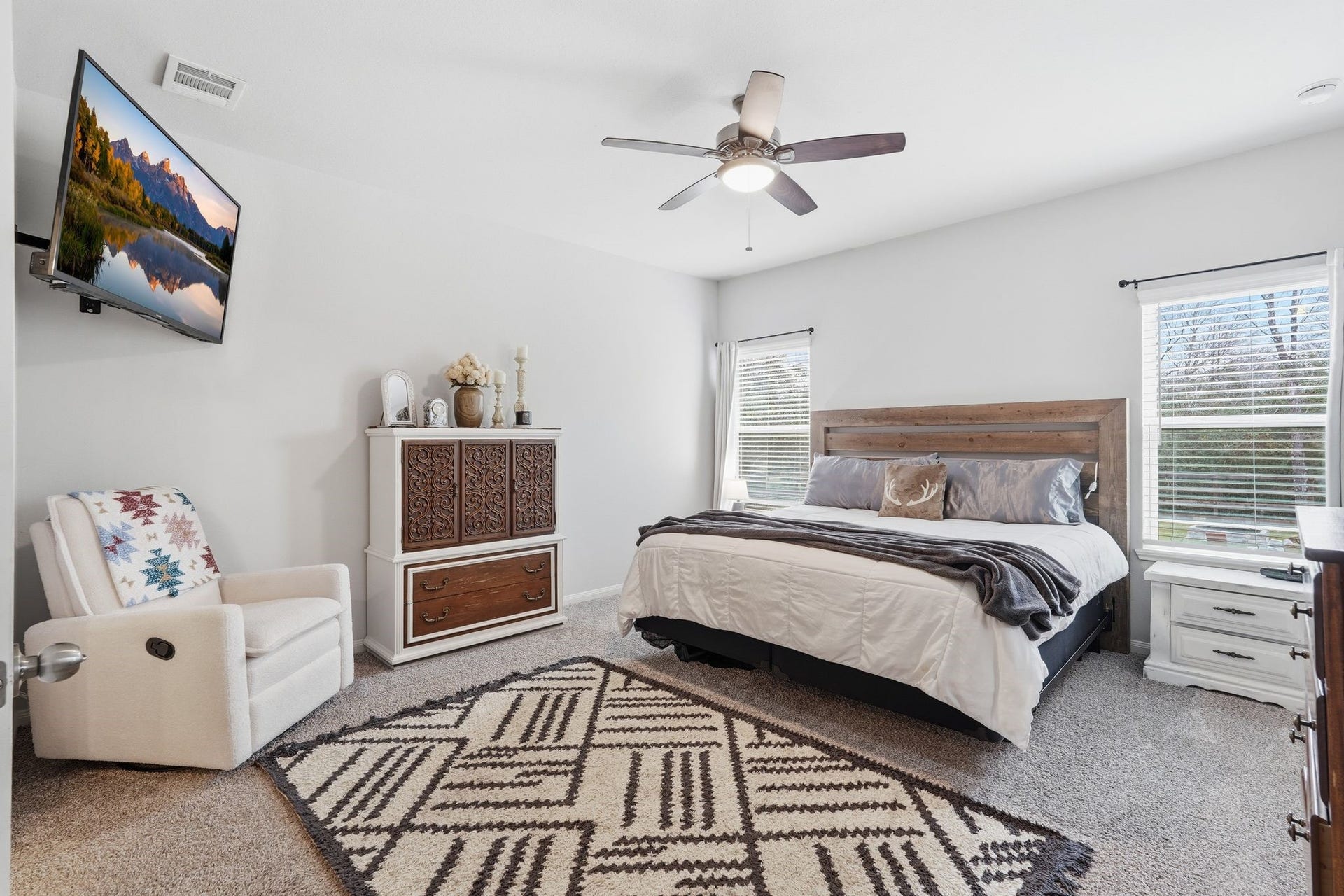 26582 Armadillo Drive, Hempstead, TX 77445 Primary bedroom is large and has large windows for natural light