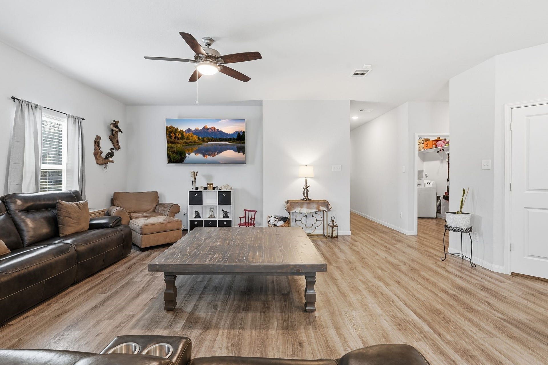 26582 Armadillo Drive, Hempstead, TX 77445 Large open living area