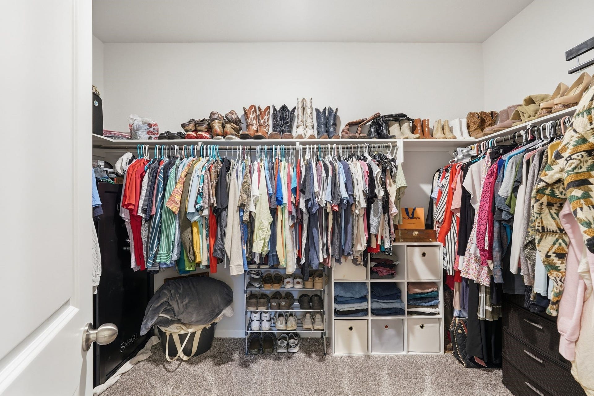 26582 Armadillo Drive, Hempstead, TX 77445 Large walk in primary closet