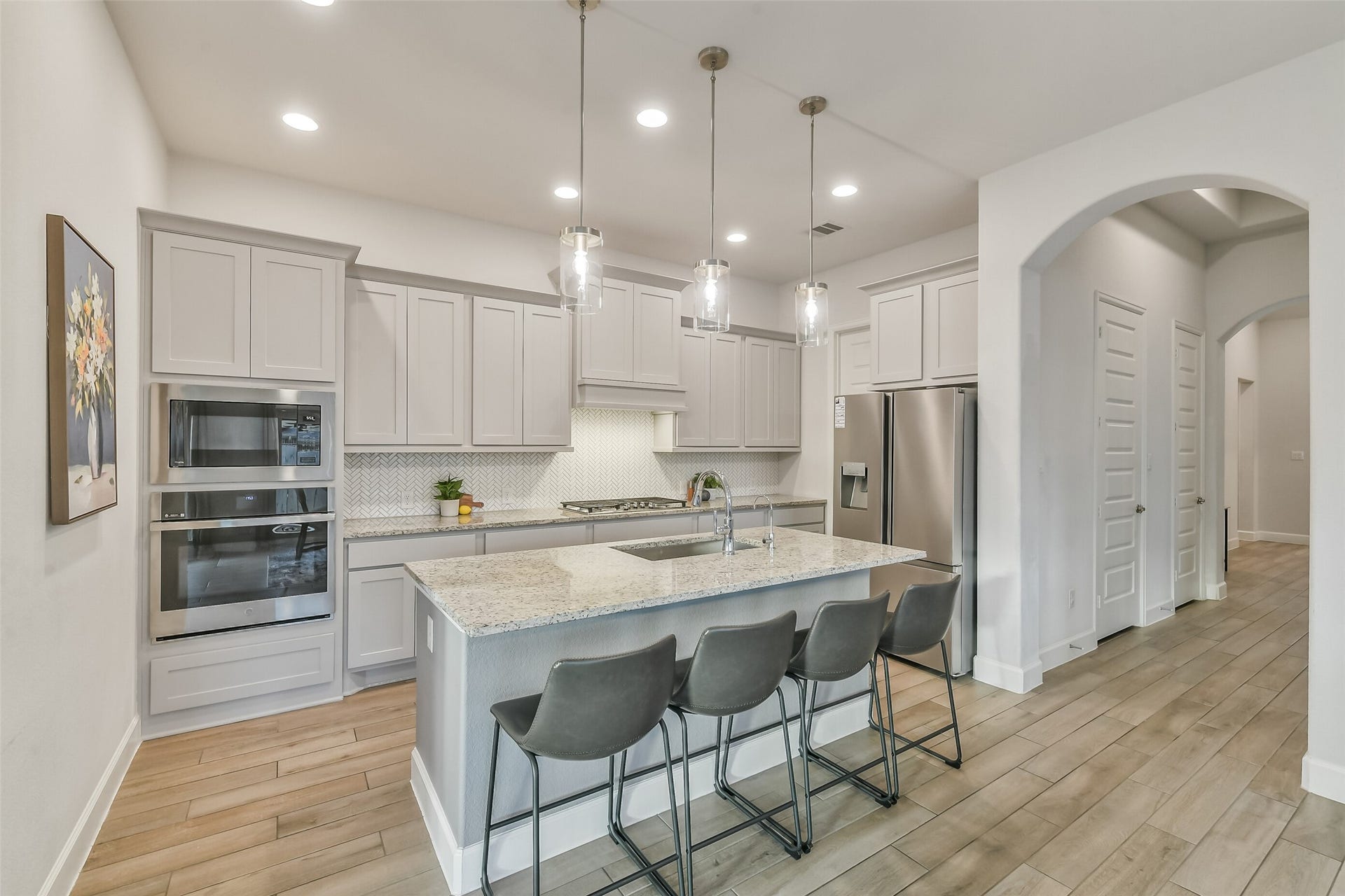 20815 Clydesdale Post Road, Tomball, TX 77377 This bright kitchen is sure to please!