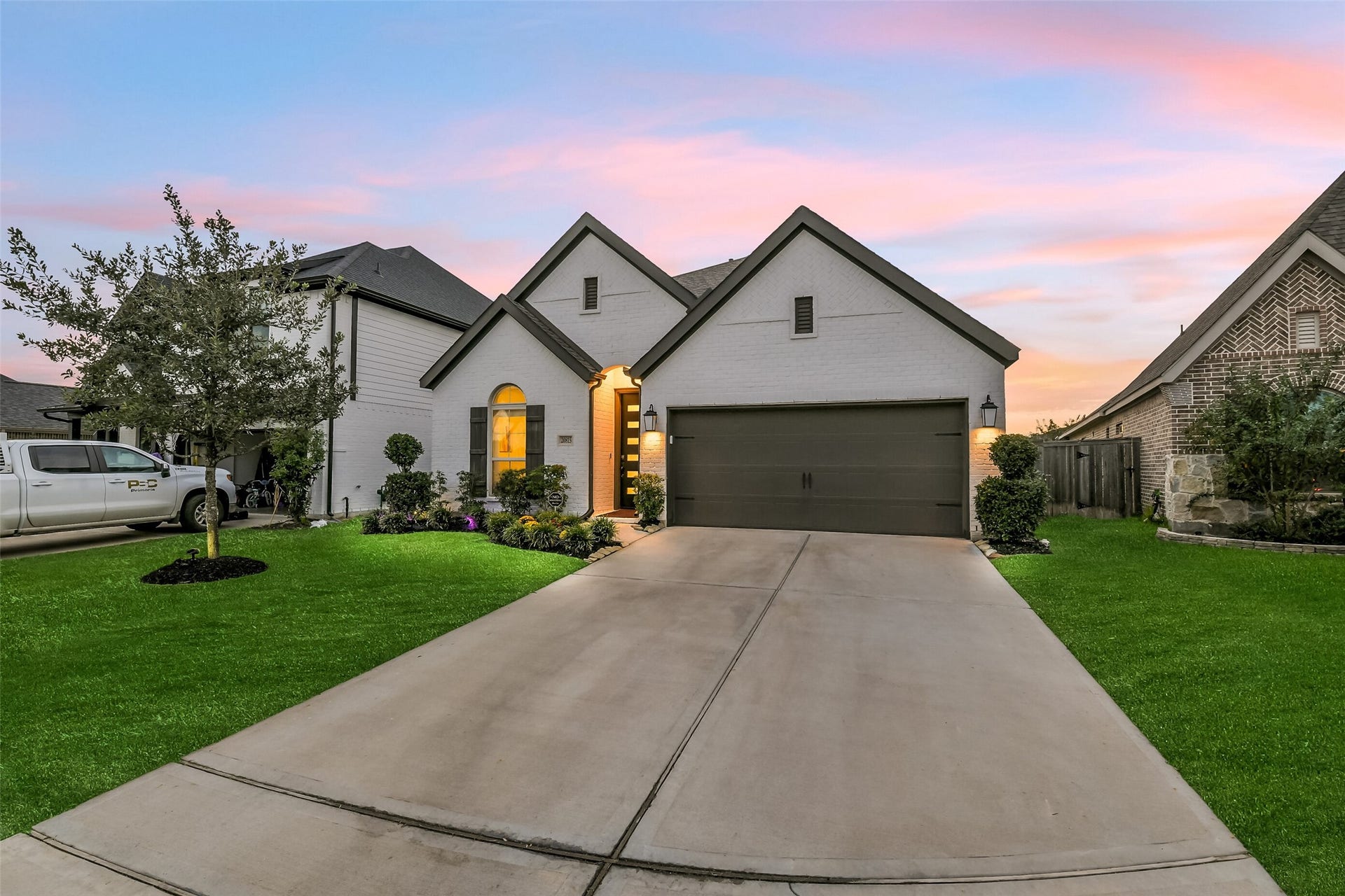 20815 Clydesdale Post Road, Tomball, TX 77377 With beautifully maintained landscaping, this home is sure to please! Welcome home!