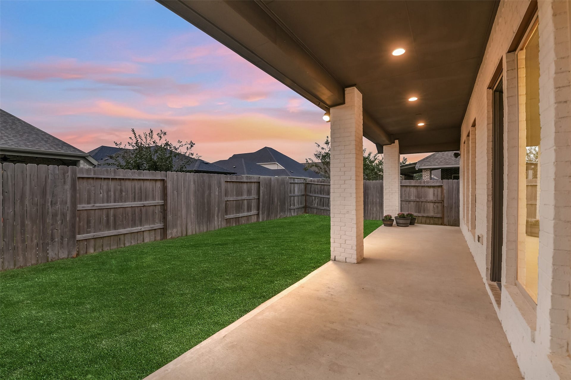 20815 Clydesdale Post Road, Tomball, TX 77377 The covered porch stretches the entire lenght of the home.