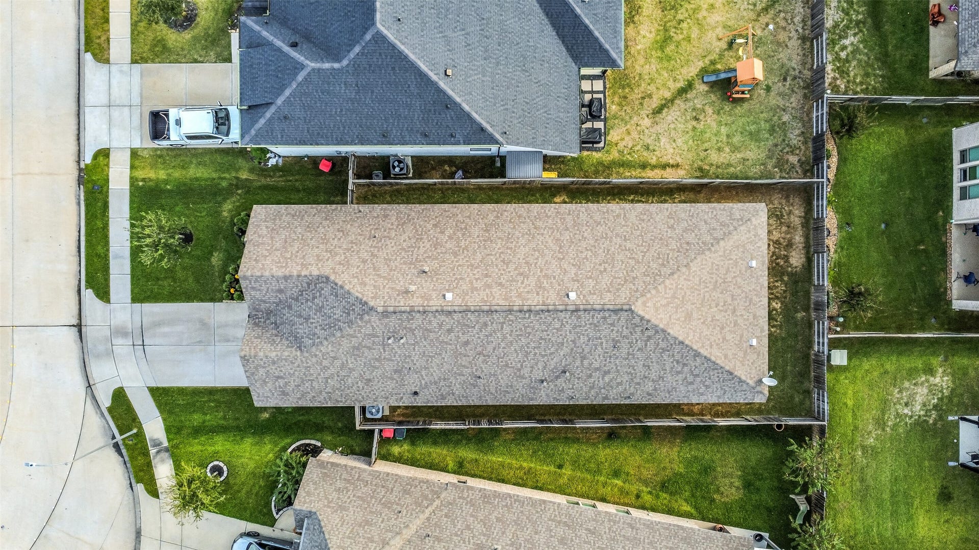 20815 Clydesdale Post Road, Tomball, TX 77377 This lot includes sidewalks and a large driveway.