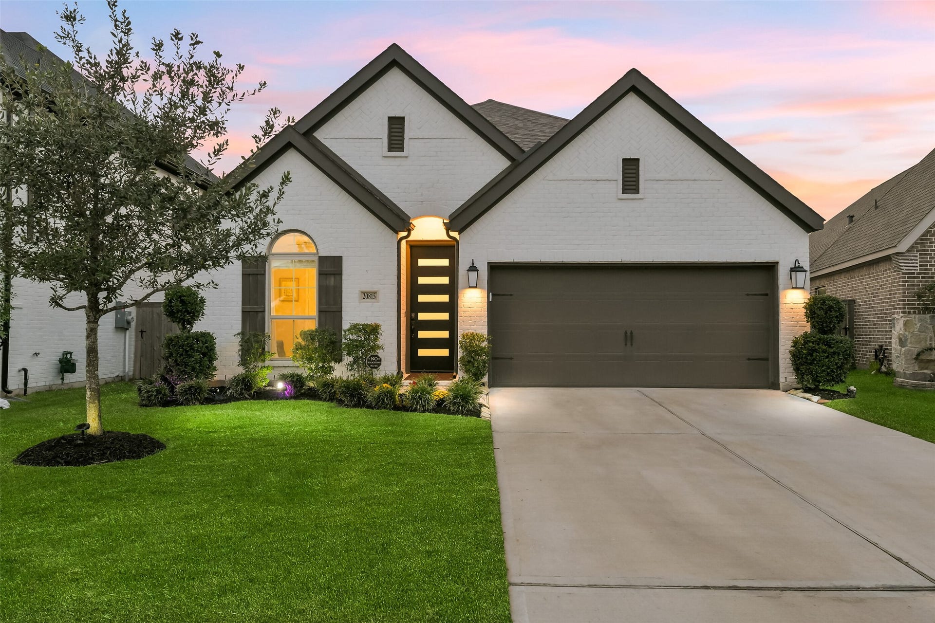 20815 Clydesdale Post Road, Tomball, TX 77377 Mature landscaping in the front yard includes a beautiful full oak.