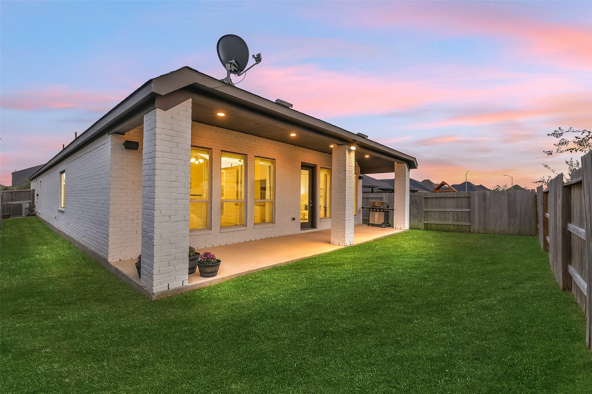20815 Clydesdale Post Road, Tomball, TX 77377 This home has well maintained grass and a fully fenced backyard.
