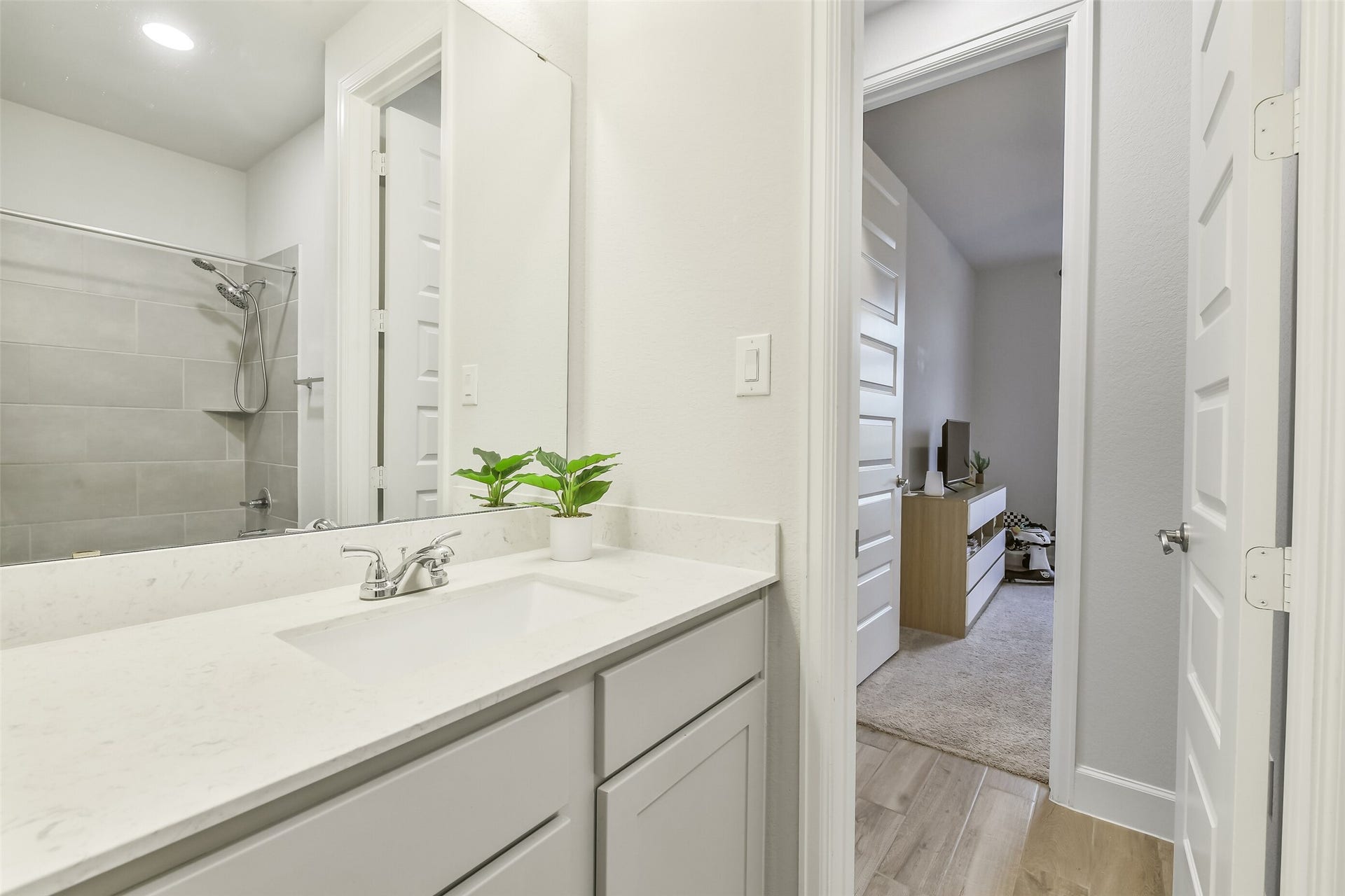 20815 Clydesdale Post Road, Tomball, TX 77377 Full secondary bathroom #2.