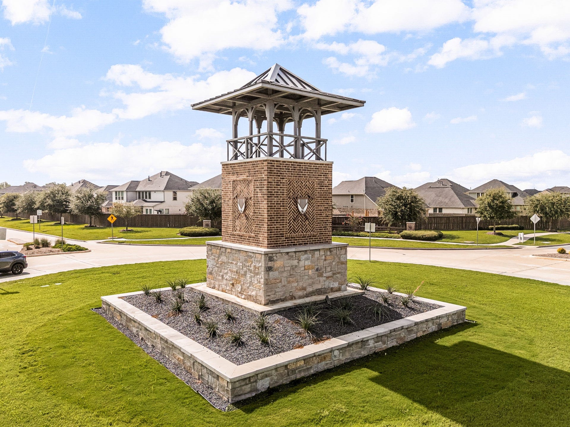 31619 Donoso Drive, Fulshear, TX 77441 Welcome to Polo Ranch, a master-planned community in Fulshear offering residents a collection of recreational amenities including a pool, splash pad, playgrounds, parks and walking trails.