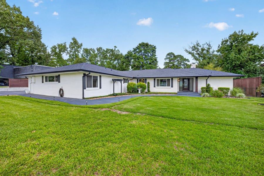 Property photo for 23 Winged Foot Drive, Conroe, TX