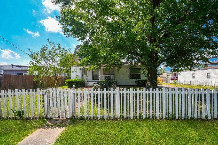 Property photo for 2636 Lone Oak Road, Houston, TX