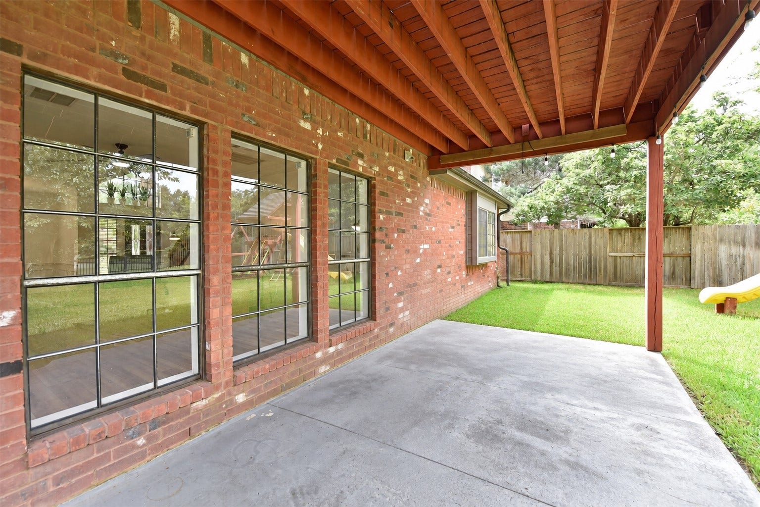 1110 Lake Estates Drive, Sugar Land, TX 77498