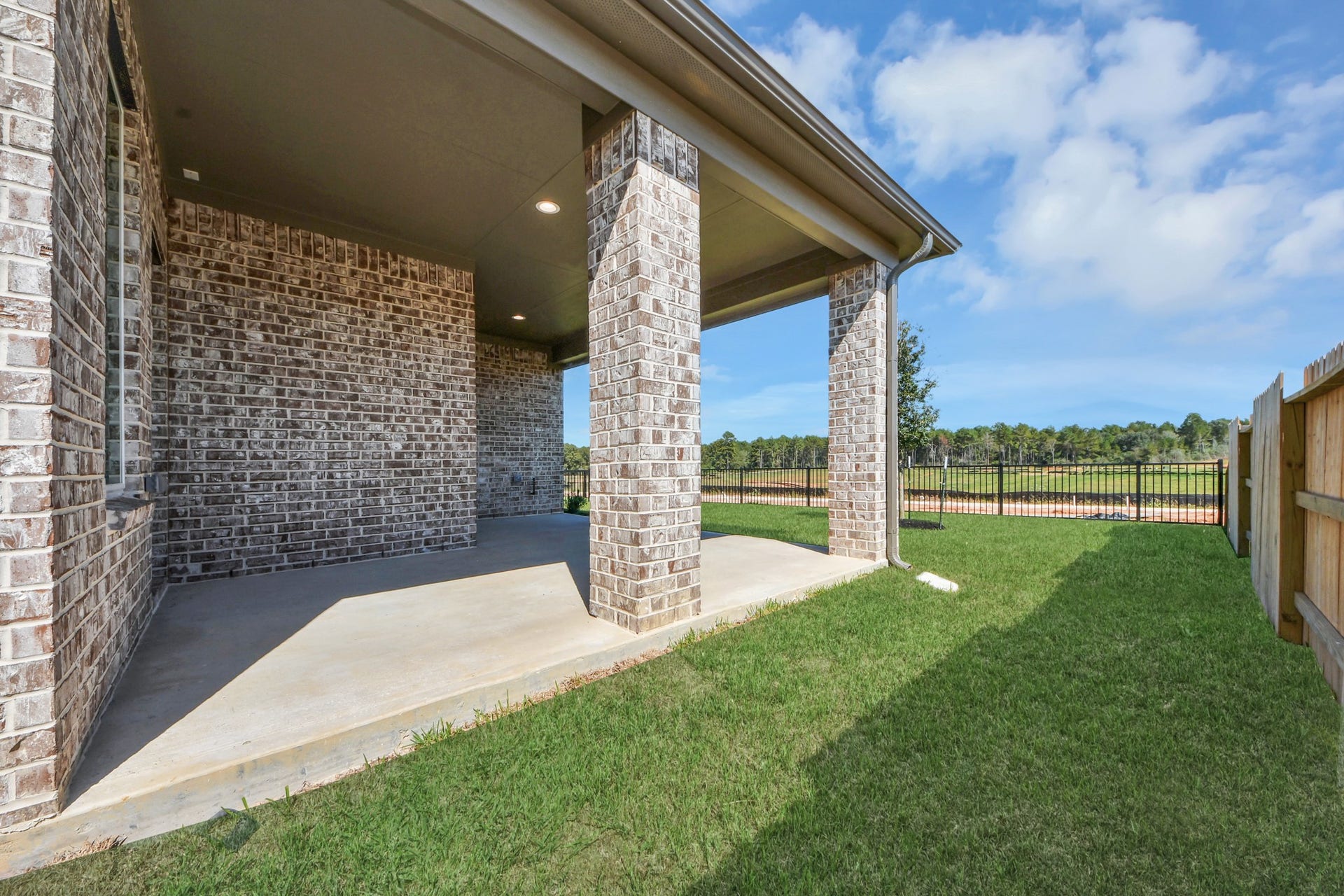 1021 Golden Glow Path, Magnolia, TX 77355 Come and see this spacious backyard with its beautiful covered patio. There is plenty of room for the kids to play and adults to relax. Perfect for your outdoor living space, patio furniture, bbq pit, and so much more. The possibilities are endless!