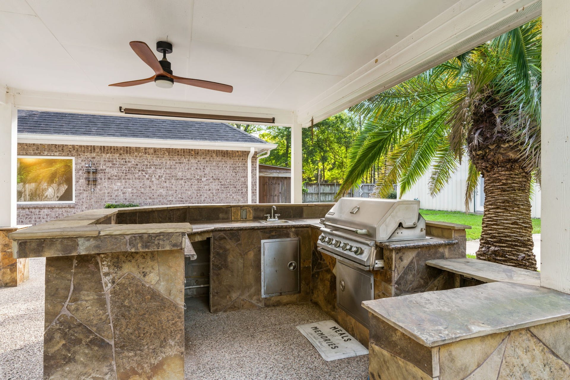911 Winchester Bend, Huffman, TX 77336