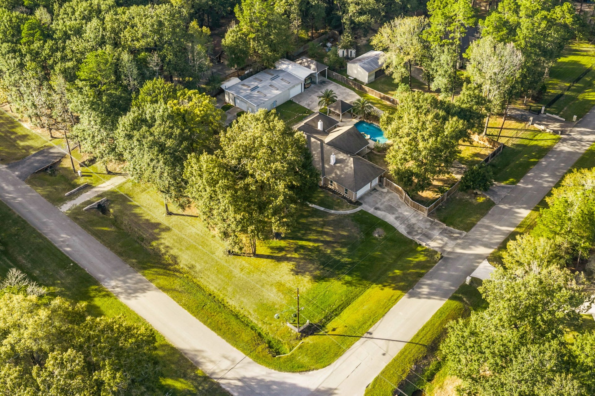 911 Winchester Bend, Huffman, TX 77336