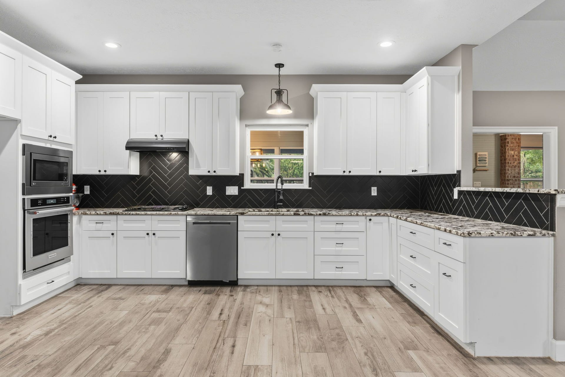 911 Winchester Bend, Huffman, TX 77336