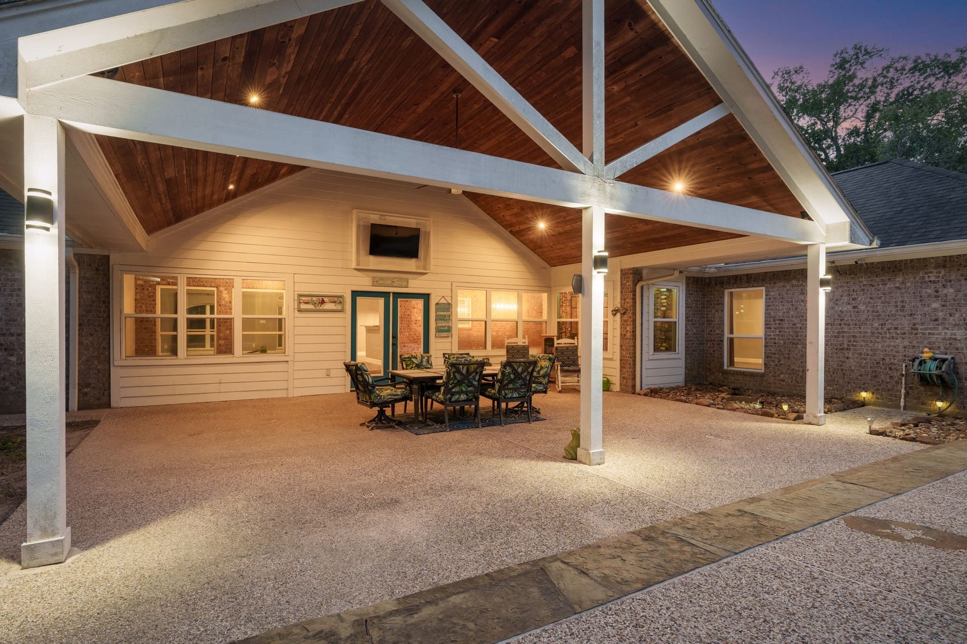 911 Winchester Bend, Huffman, TX 77336