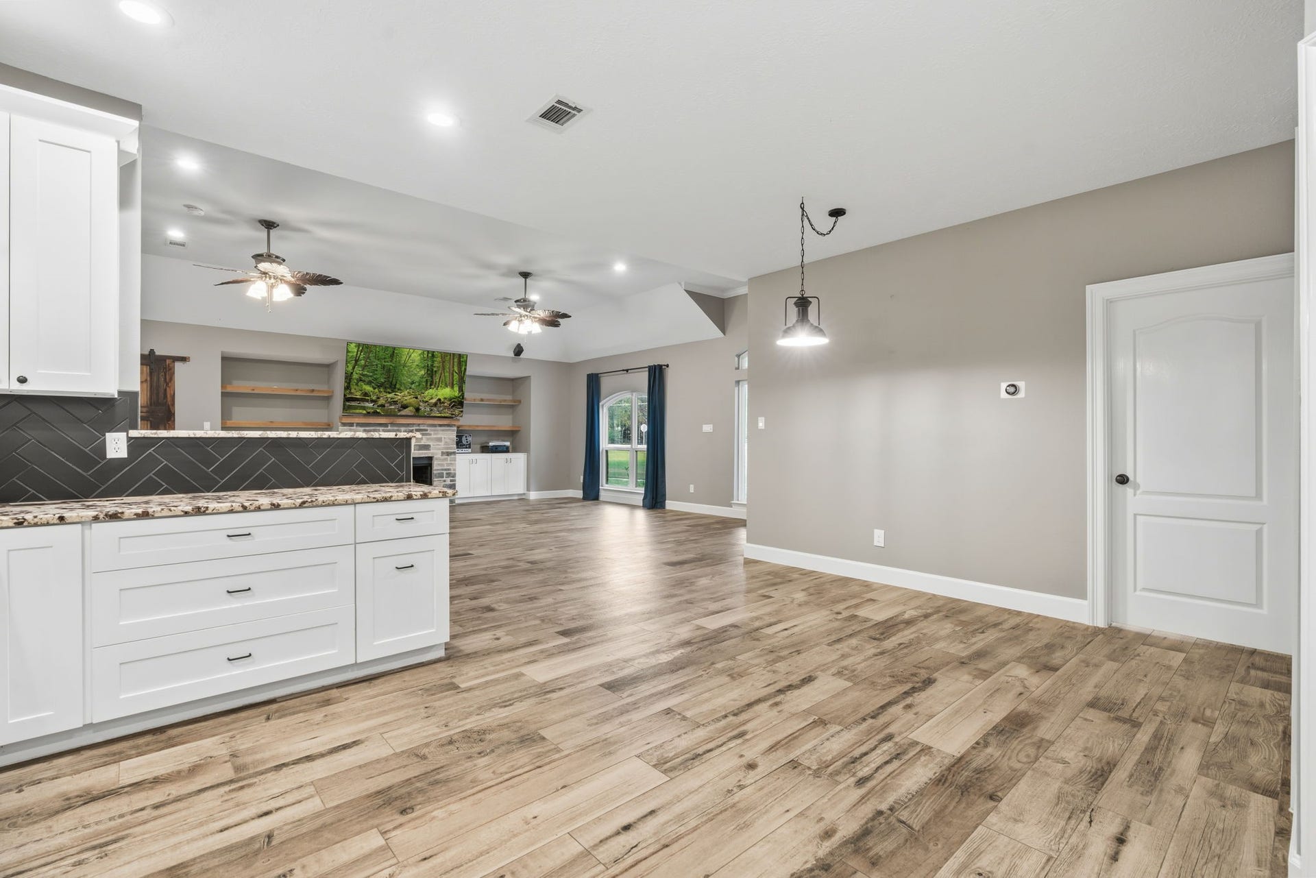 911 Winchester Bend, Huffman, TX 77336