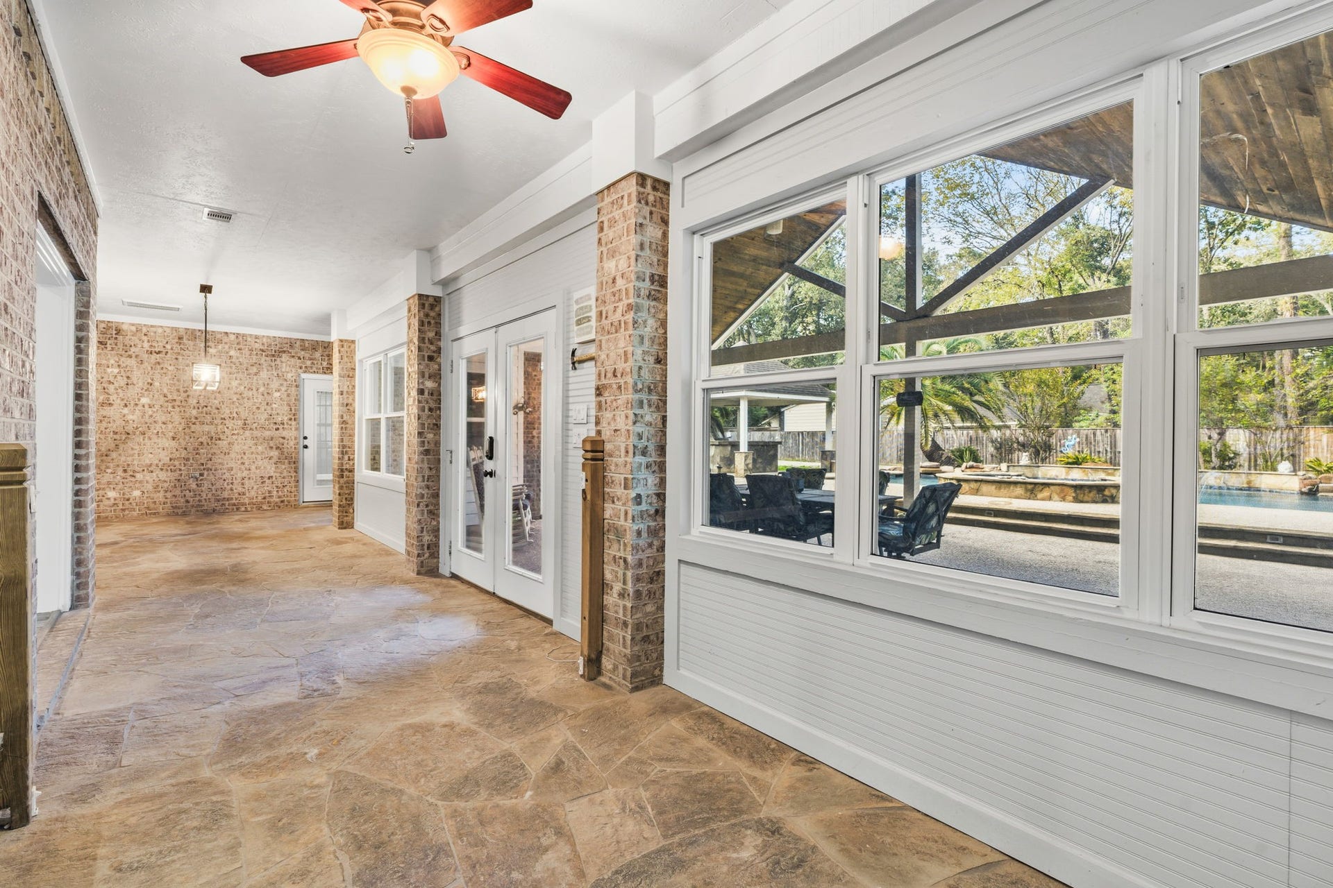 911 Winchester Bend, Huffman, TX 77336