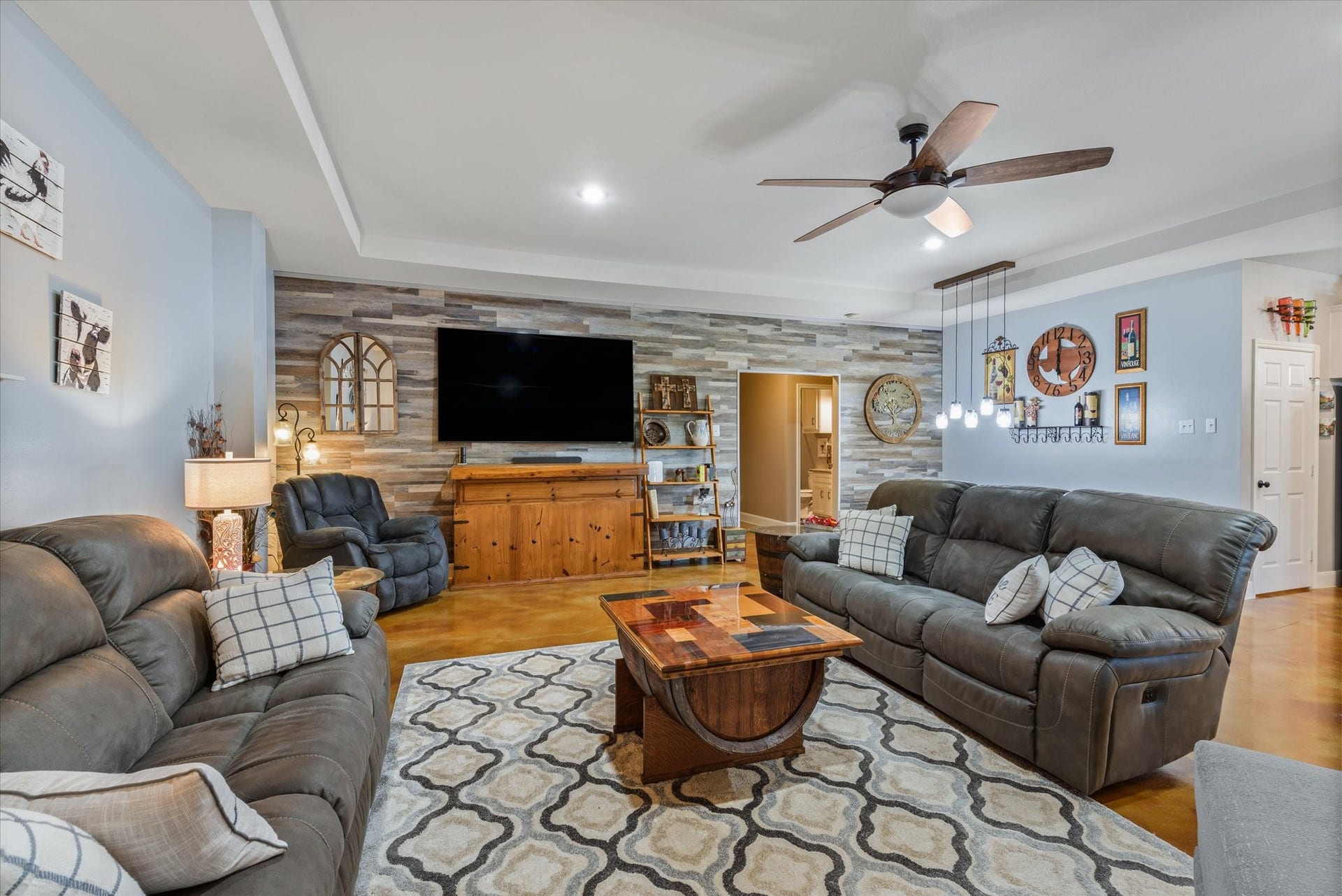 11578 28th Street, Santa Fe, TX 77510 Open floor plan living/dining area.