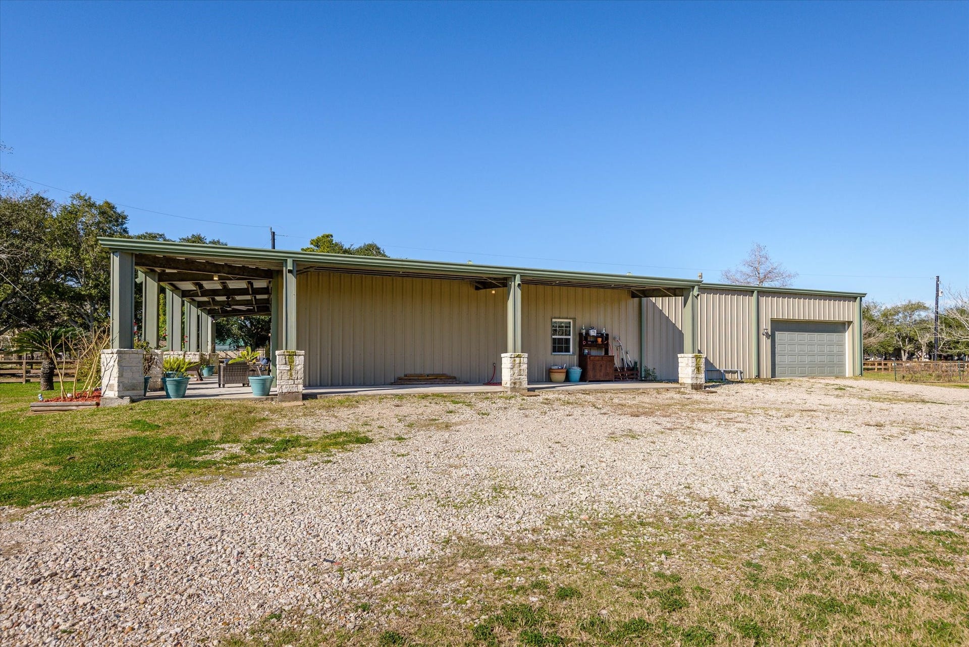 11578 28th Street, Santa Fe, TX 77510 Wrap around porch-house in the front and garage in the back.