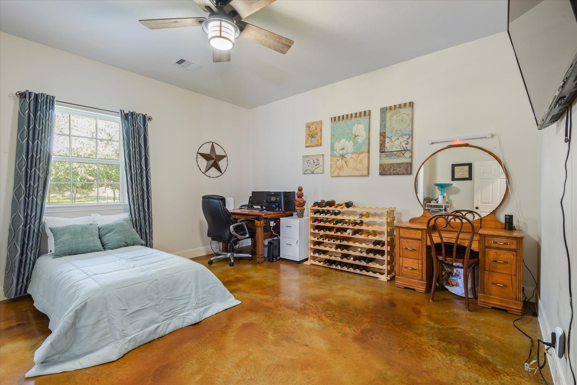 11578 28th Street, Santa Fe, TX 77510 Spacious secondary bedroom.