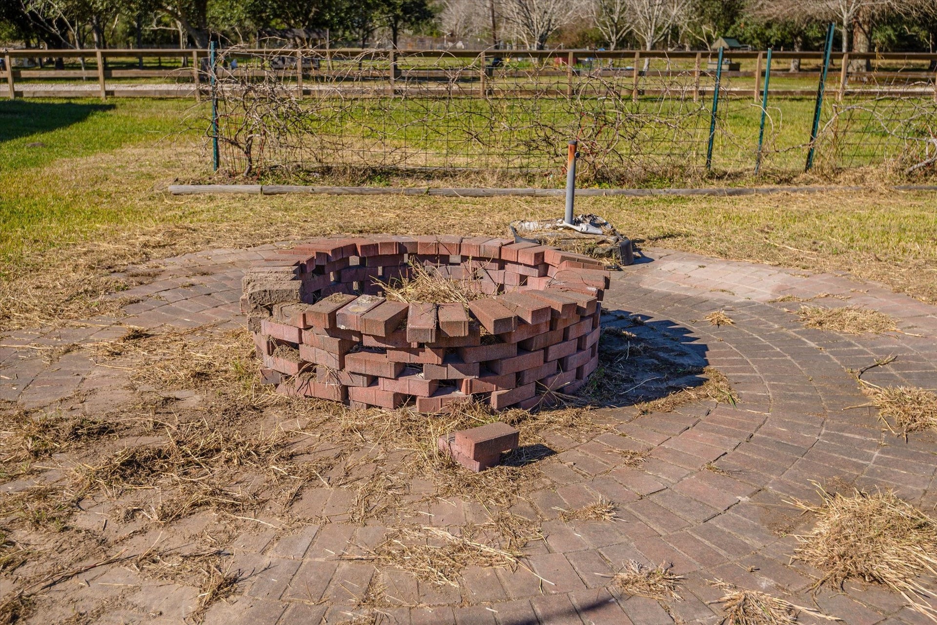 11578 28th Street, Santa Fe, TX 77510 Fire pit area.