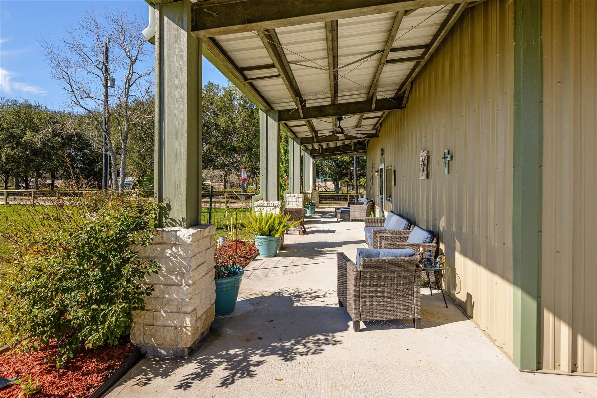 11578 28th Street, Santa Fe, TX 77510 Covered front porch.