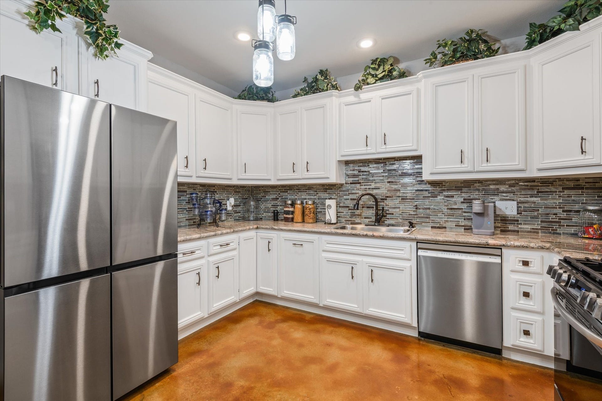 11578 28th Street, Santa Fe, TX 77510 Stainless-steel appliances