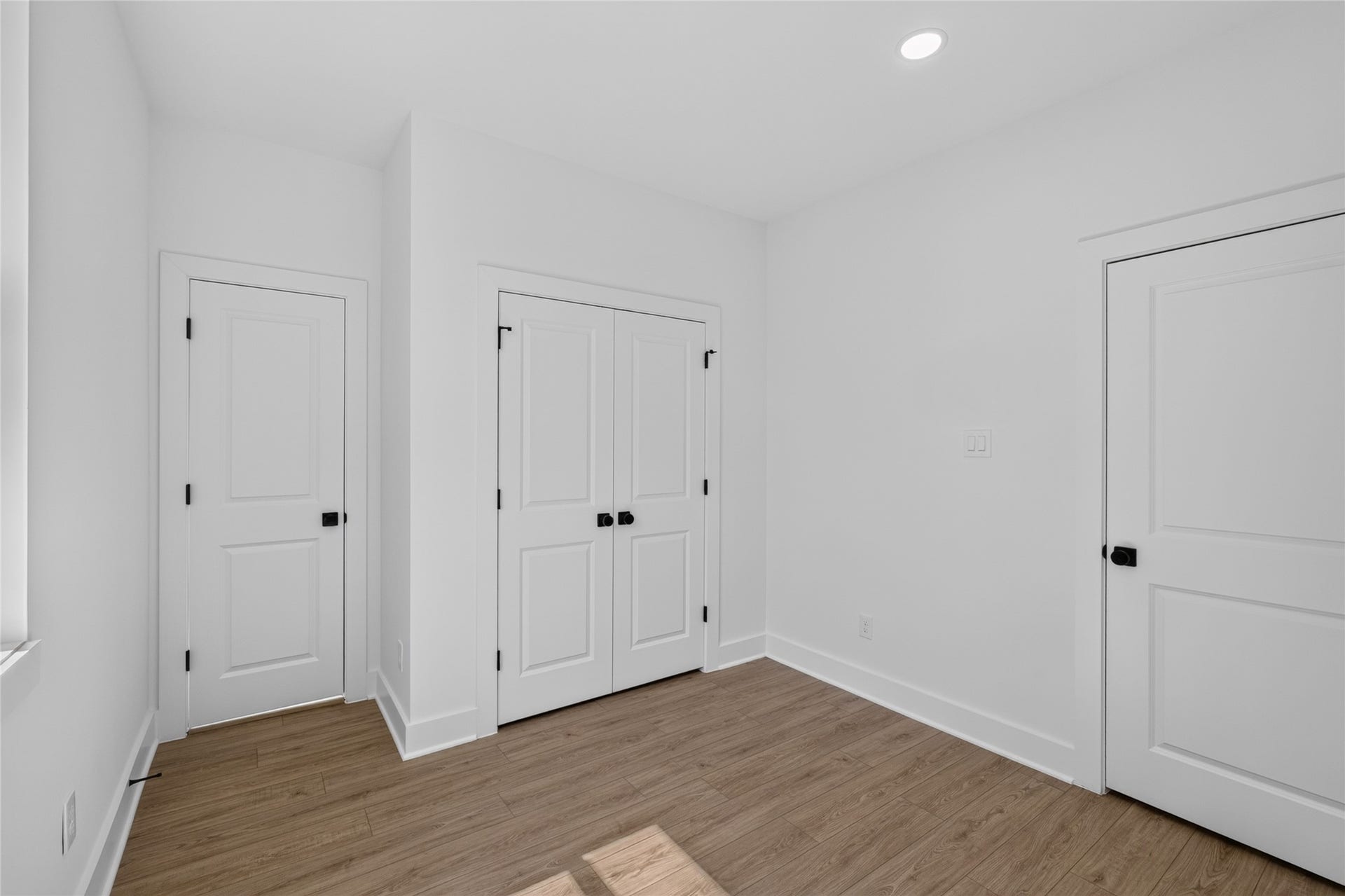 835 Rachel Street, #B, Houston, TX 77091 secondary bedroom with its own en suite full bathroom, ideal for guests or family.