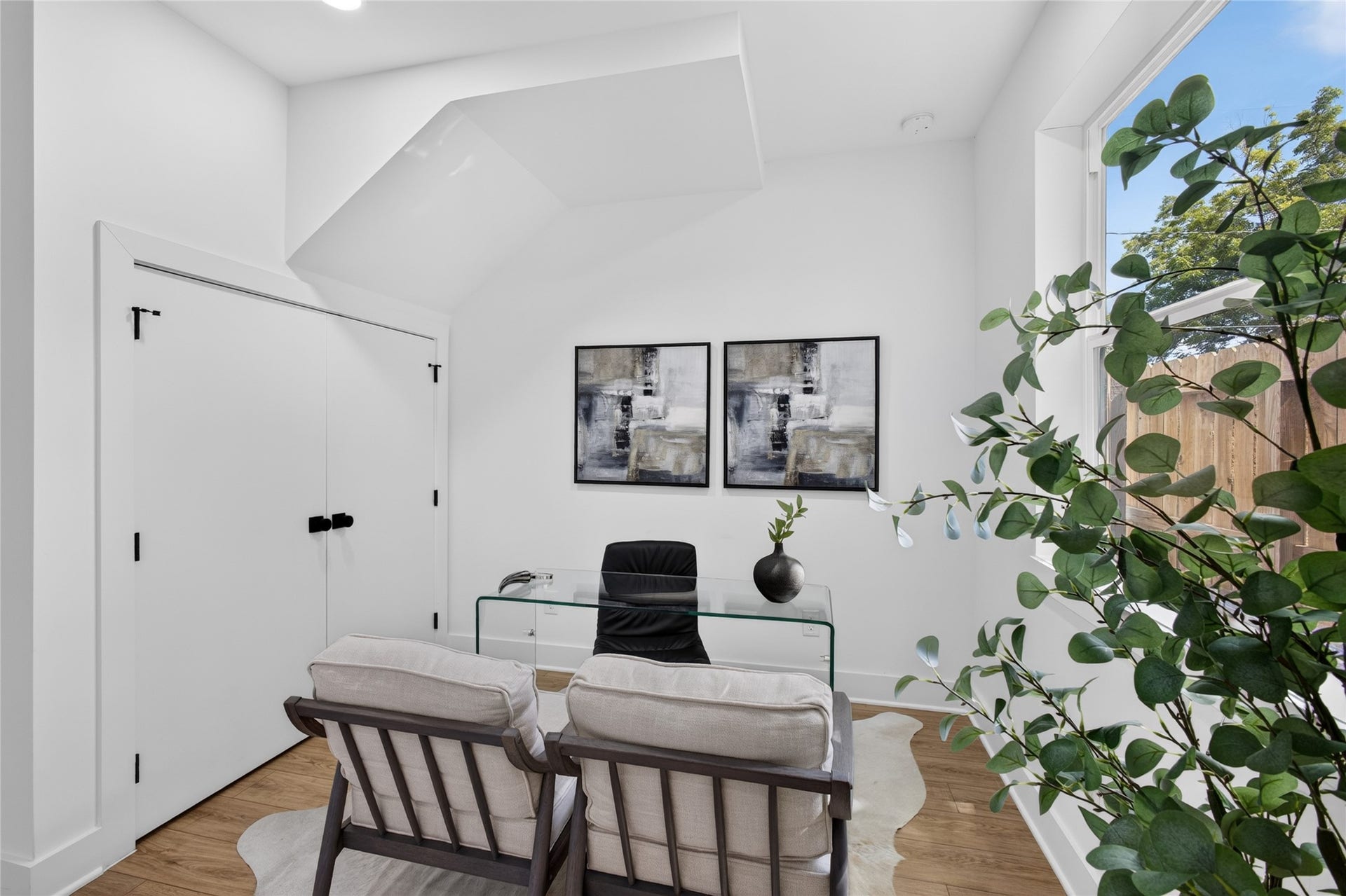 835 Rachel Street, #B, Houston, TX 77091 Versatile first floor bedroom, perfect as a guest suite or private home office.